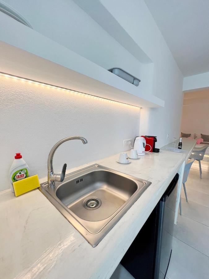 White Lily & Lofts - Adults Only 16 * Perivolos (Santorini)